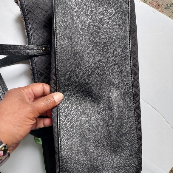 Tommy Hilfiger Black Handbag/Purse - Picture 3 of 16